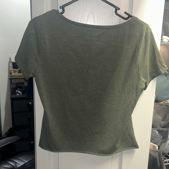 Green t shirt - Picture 3 of 3